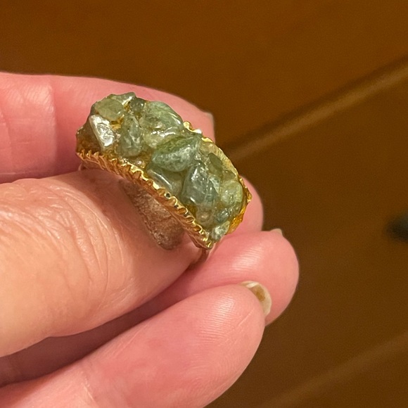 Unique Vintage Gold Ring with Green Stone - Picture 1 of 10